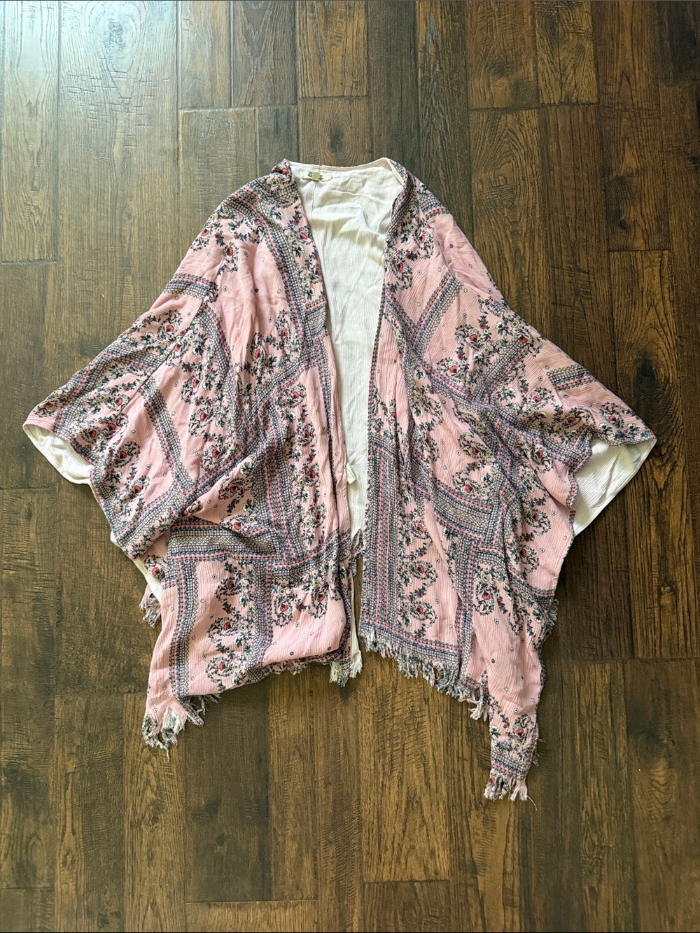 gimmicks by BKE Pink Floral Open-Front Kimono Cape with Fringe Trim
